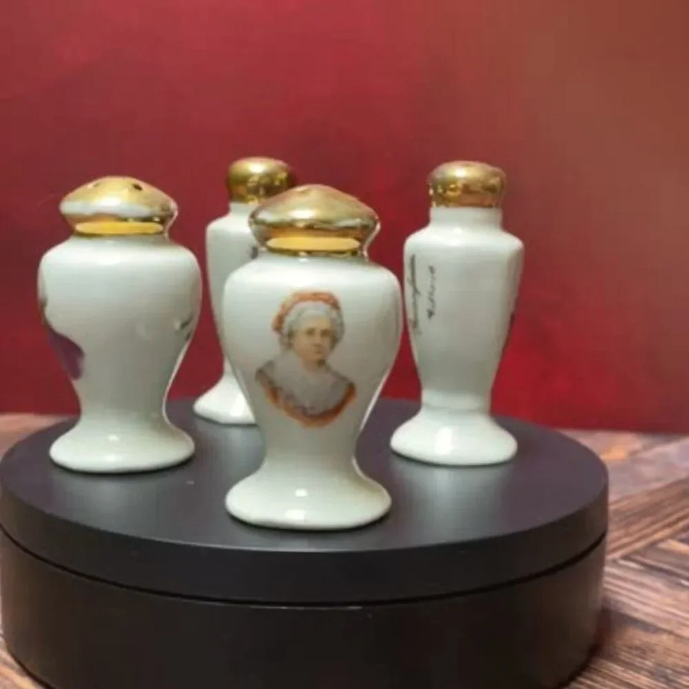 Vintage 1950s Souvenir Colonial Salt & Pepper Shakers (Set of 4) Pres.Washington
